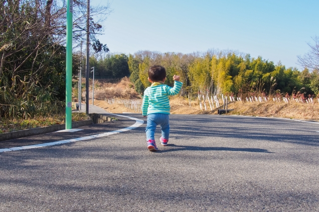 じっとできない子供